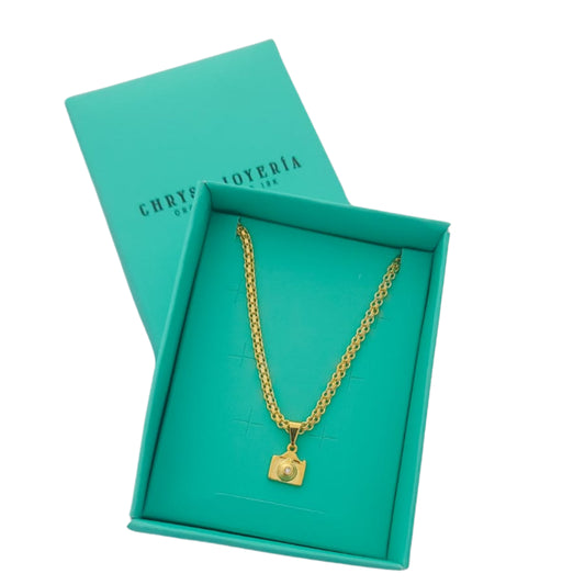 Set Cámara – Cadena de Oro Laminado 18K con Dije de Cámara Vintage